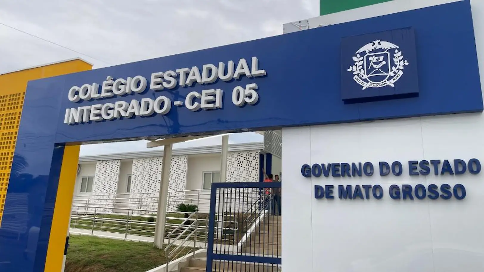 Governo de MT entrega primeira escola modelo em Várzea Grande com R$ 21 milhões