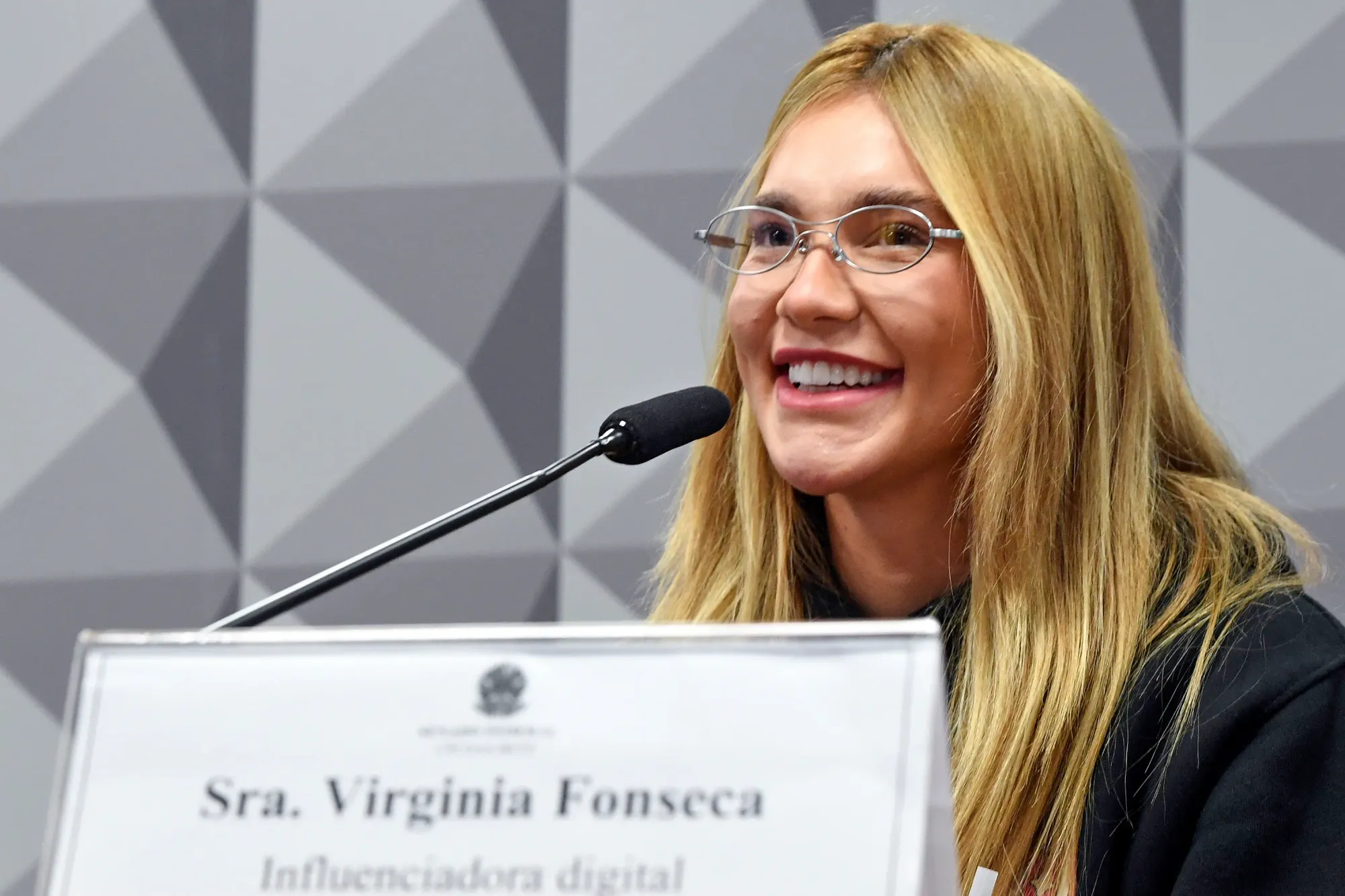 Influenciadora Digital Virginia Fonseca Presta Esclarecimentos à CPI das Bets em Brasília