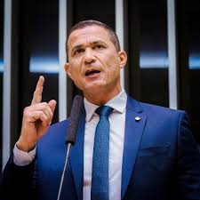 Coronel Assis avalia como positiva saída de União e PP do governo Lula