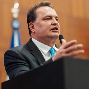 Max Russi promulga lei que cria Programa de Prevenção à Endometriose em MT